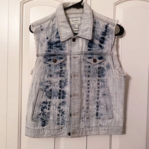 Light Washed Forever21 Denim Vest